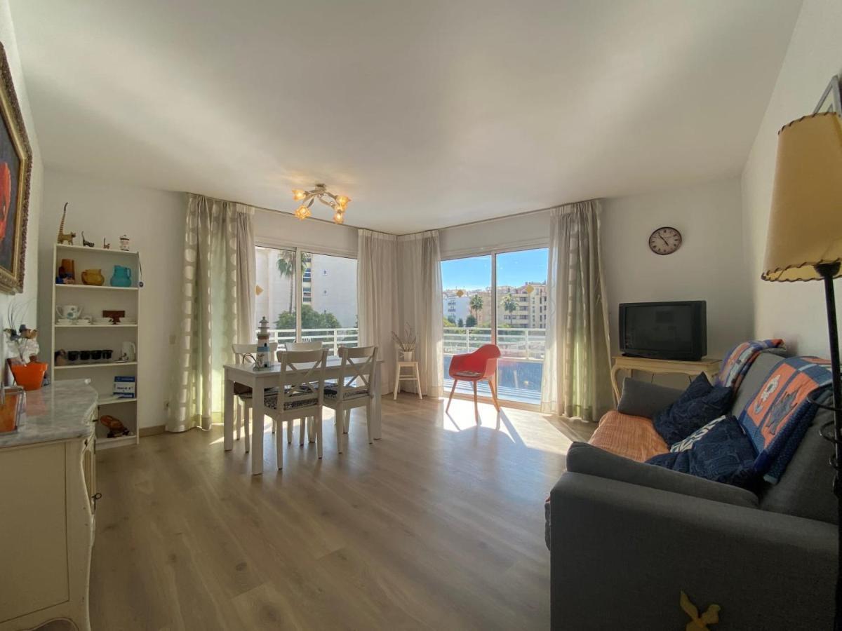 Apartamentos Ch Салоу Екстер'єр фото